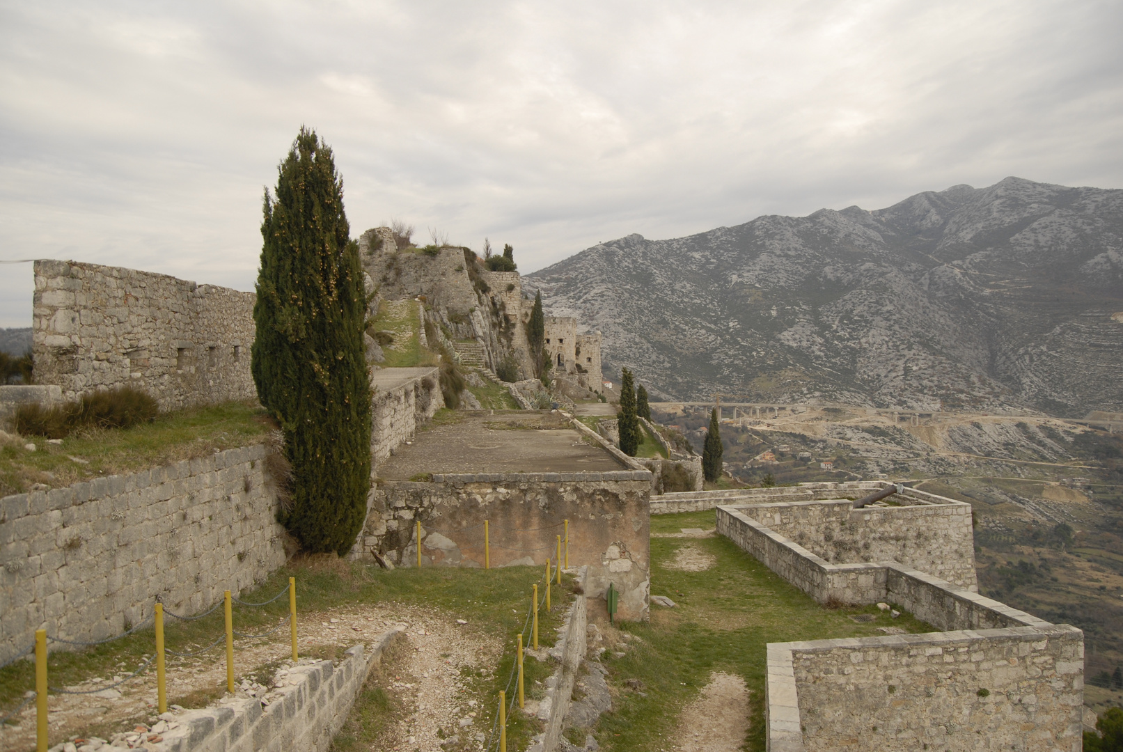 Fortress KLIS dominating Split and surrounding