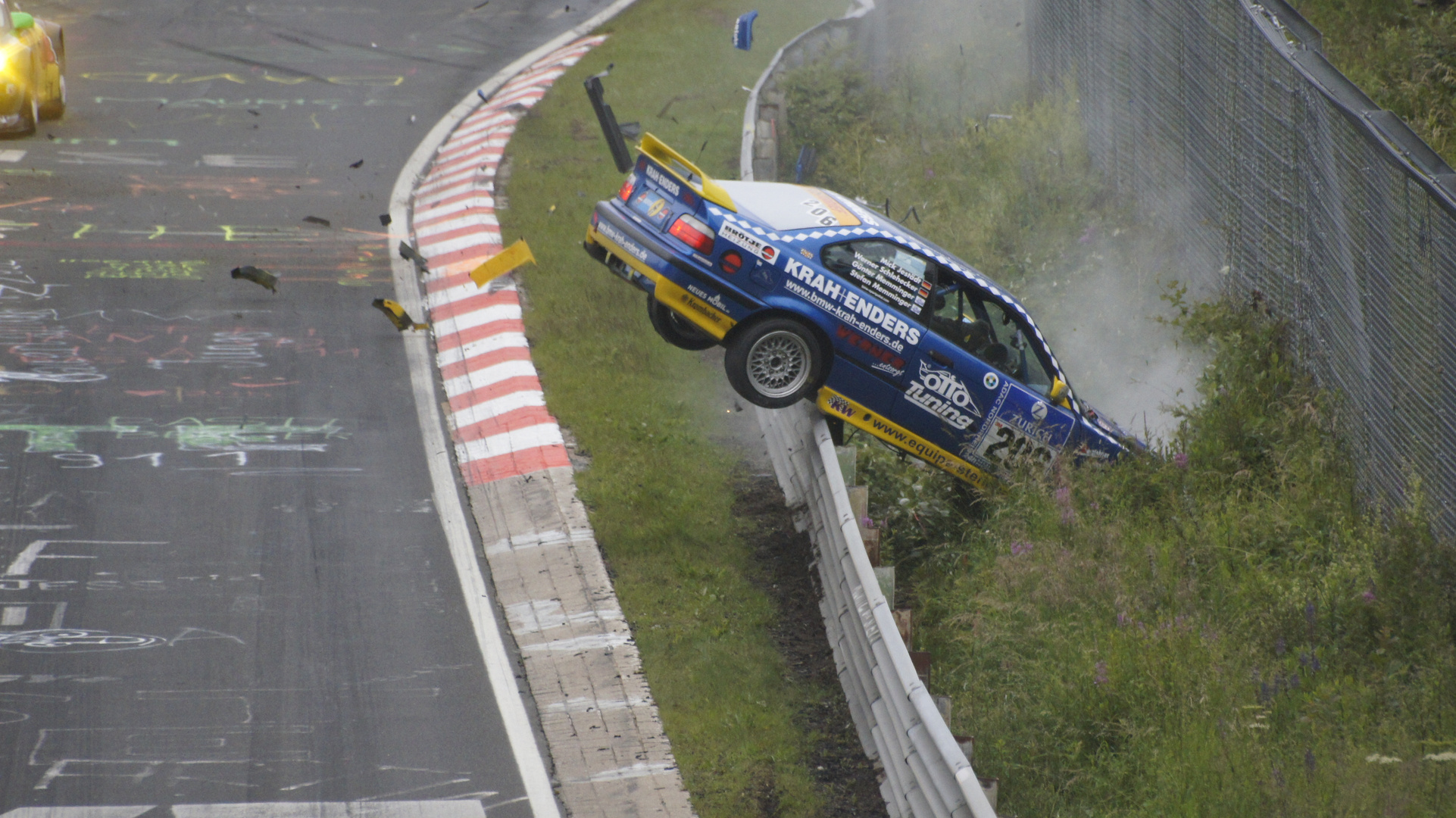 Fortsetzung vom Crash beim 24 Stunden Rennen Nürburgring 2011