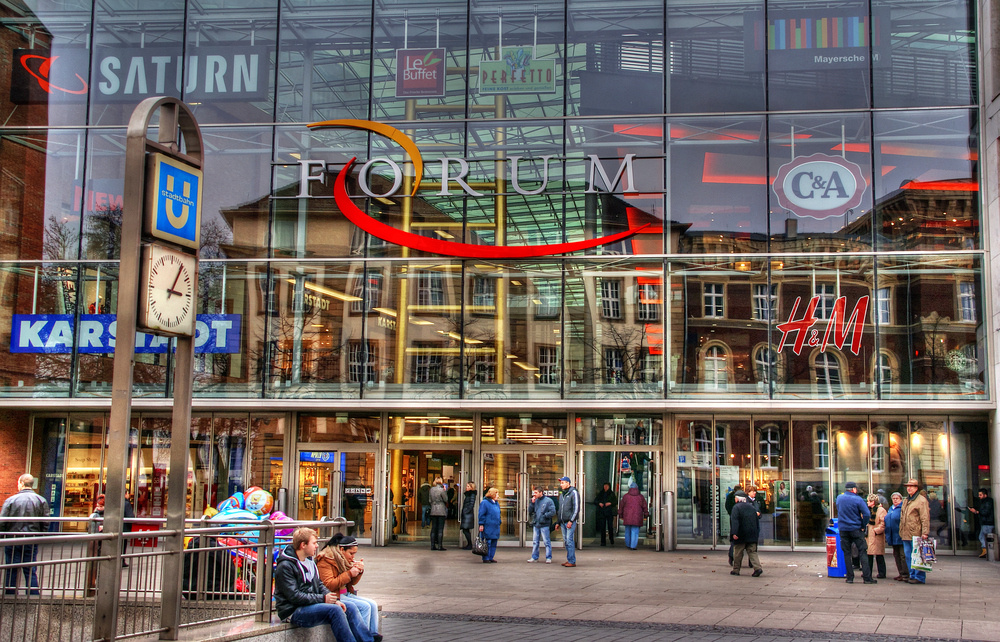 FORUM GLAS ENTRANCE