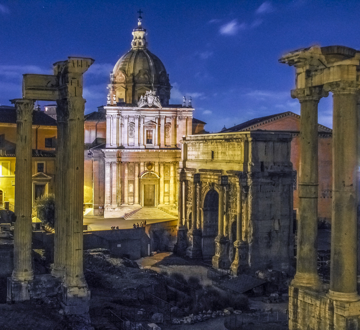  Forum Romanum bei Nacht