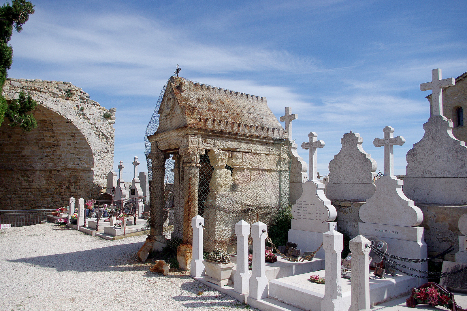 Fos sur mer 3 Cimetière et ruines château