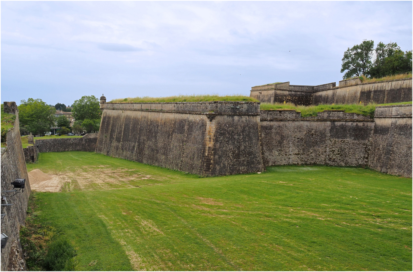 Fossés et fortifications de la citadelle de Blaye