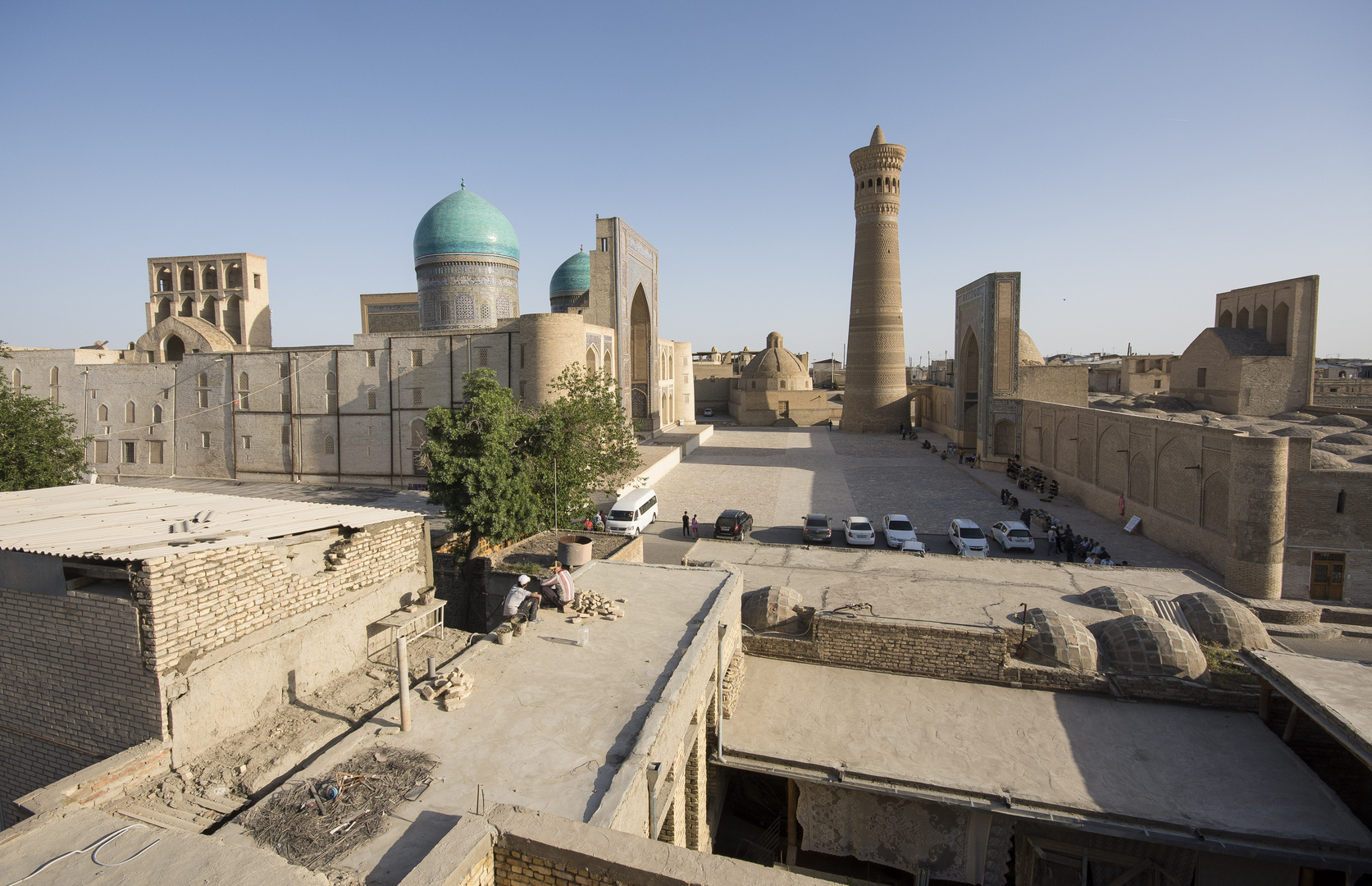 Foto 172 - Bukhara - Mir-i Arab Madrasah and Great Minaret of the Kalon