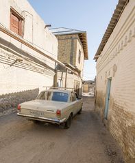 Foto 196 - Bukhara - Jewish Quarter - Volga (former Sovjet brand of cars)