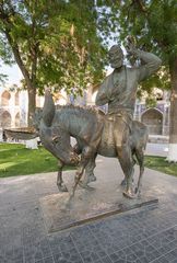 Foto 197 - Bukhara - Lyab-i-Hauz - Khodja Nasreddin monument