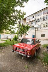 Foto 332 - Samarkand - Sovjet Housing Estate with Lada Car