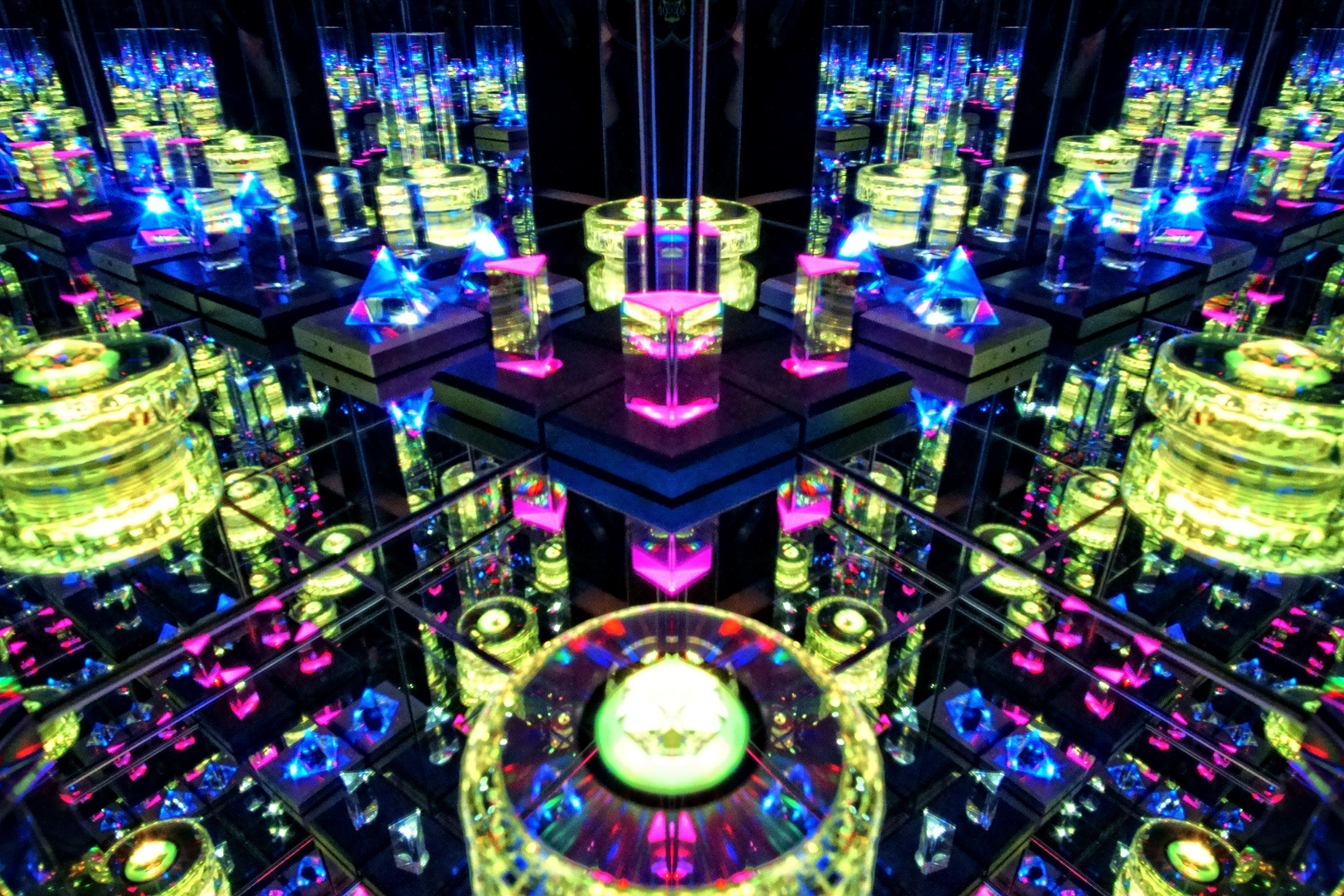 Foto aus meinem Spiegelkasten halbiert gespiegelt Foto & Bild