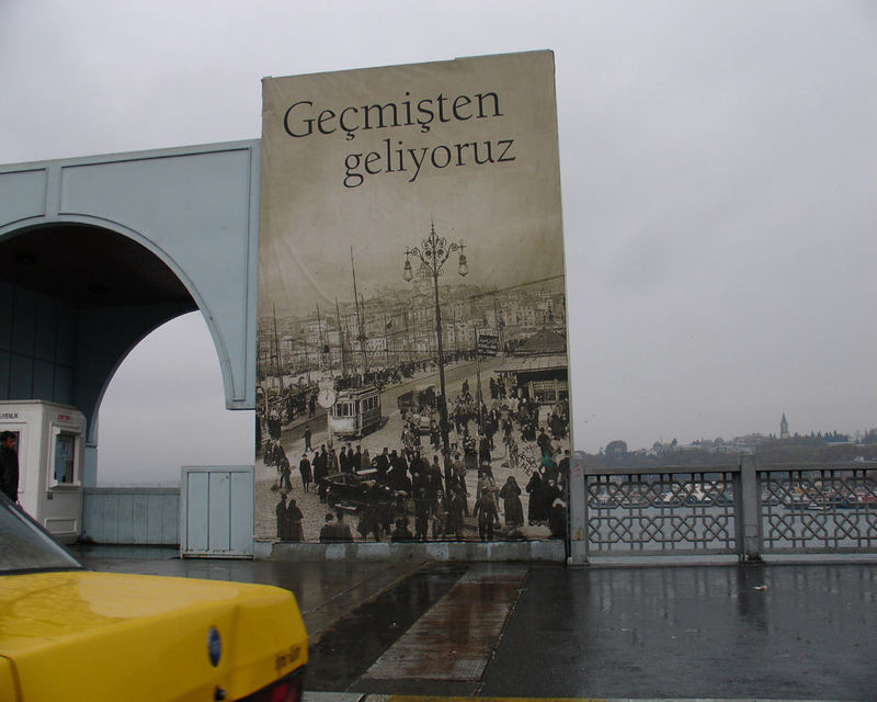 Foto der alten Galatabrücke auf der heutigen Brücke