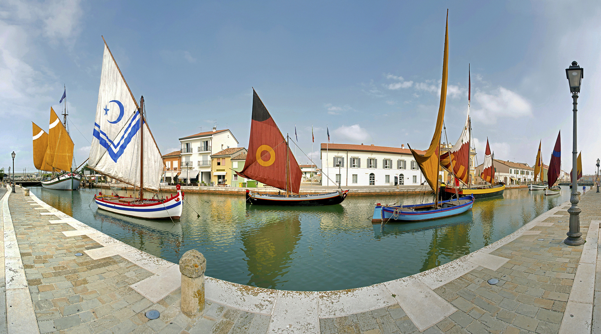 Foto panoramica ( Museo della Marineria ) Cesenatico Porto canale.