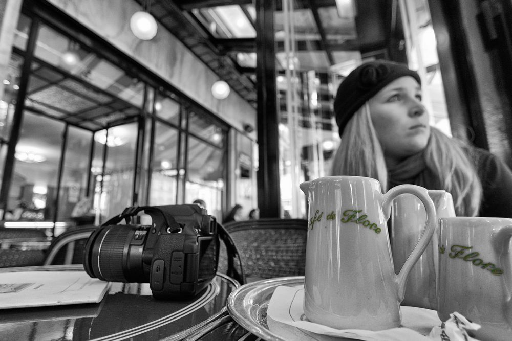 Foto - Pause im "Cafe de Flore/Paris"