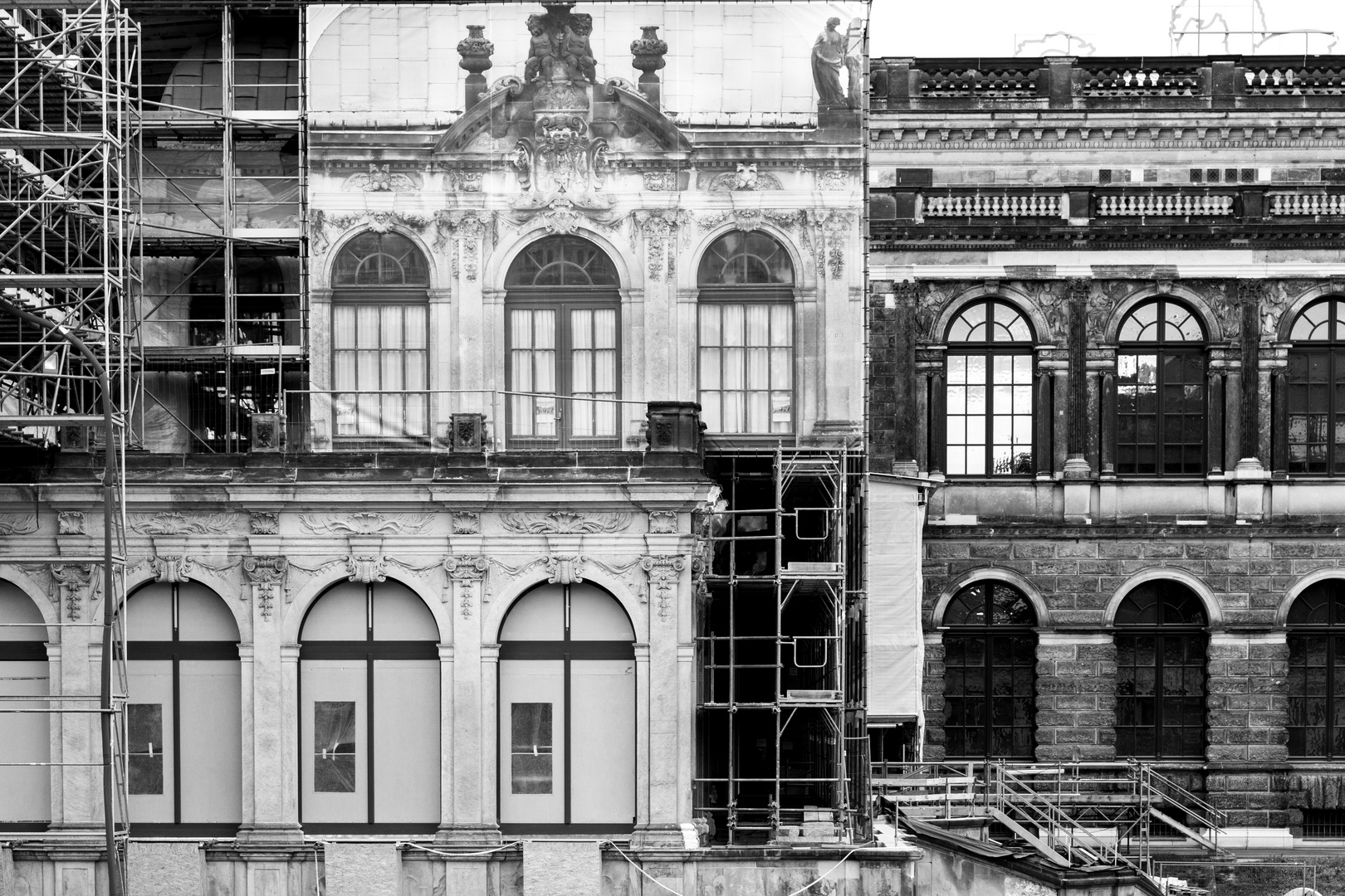 Fotoakademie:  Großer Fotowalk Dresden  -  Baustelle Zwinger