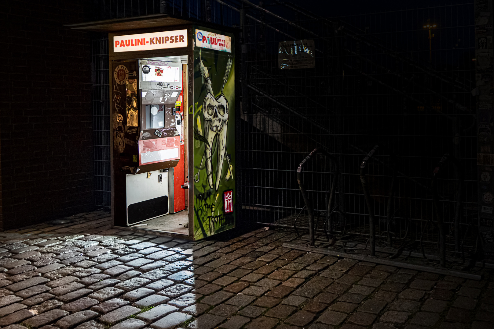 Fotoatomat vor dem St.Pauli Stadion