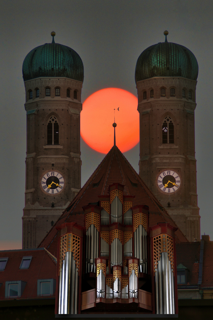 Fotocollage Frauenkirche-Liebfrauendom zu München mit Orgel