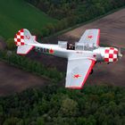 Fotoflugzeug Yak52 bei der Arbeit