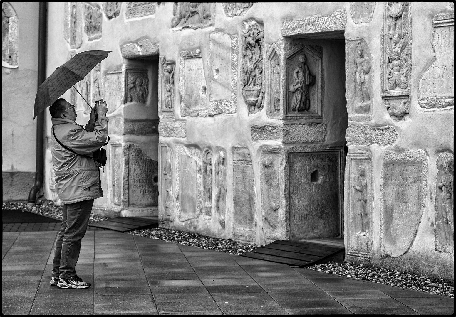 Fotograf auf Spurensuche in Schloss Seggau