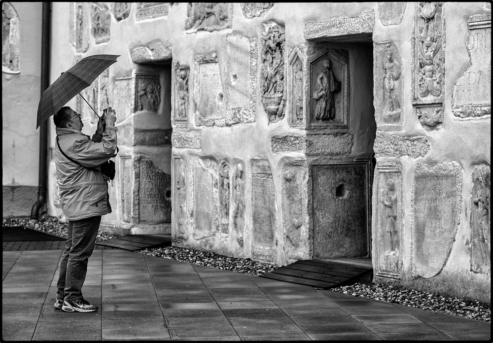 Fotograf auf Spurensuche in Schloss Seggau