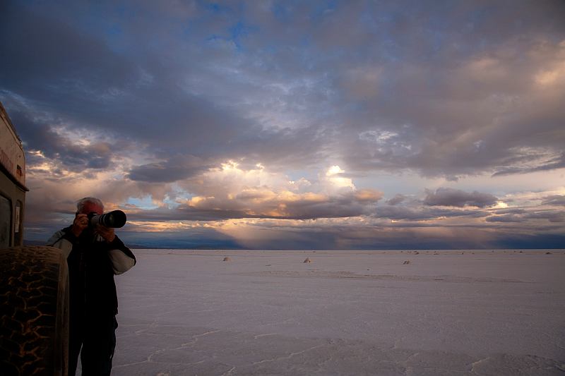 Fotograf bei der Arbeit im Salar de Uyuni - Bolivien