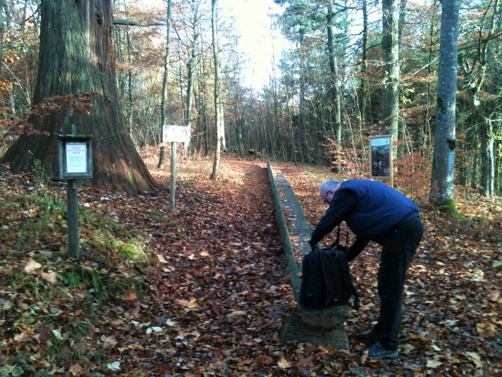 Fotograf Sabiri (Gerhard) greift in den Zauberrucksack