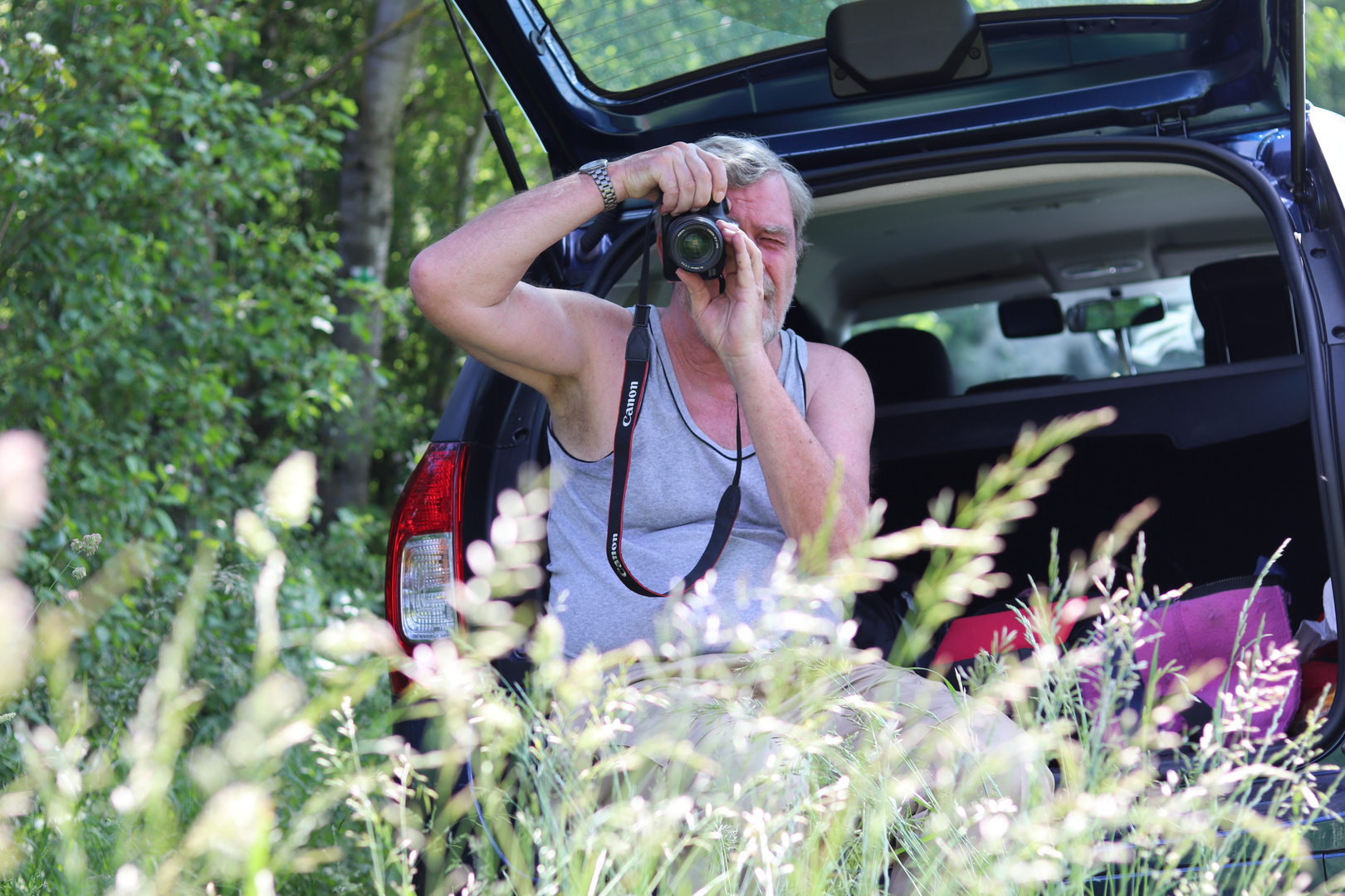 Fotograf und Model machen Gegenfotografie