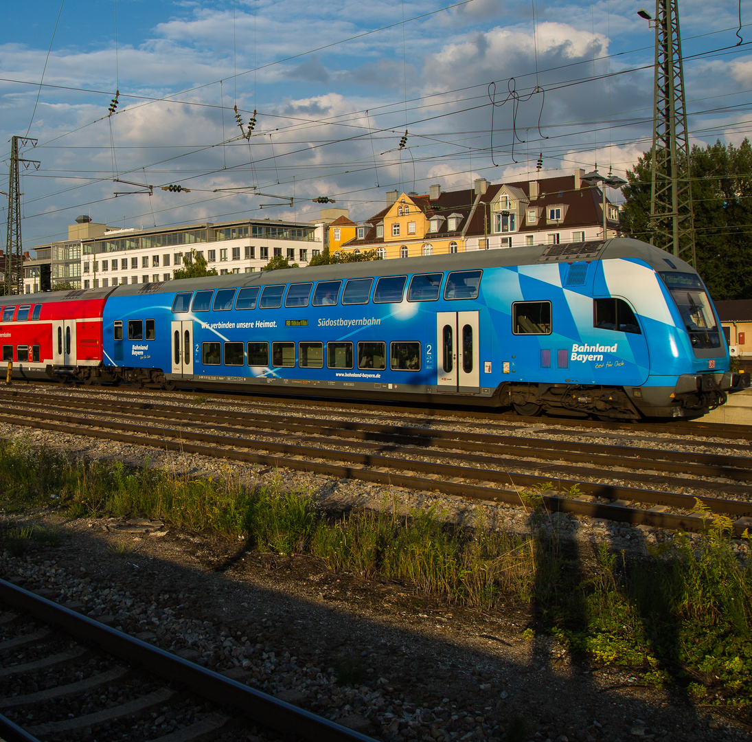 Fotografen-Schatten vor weiß-blauem Unikat