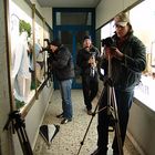 Fotografen suchen Schutz vor Sturm und Regen