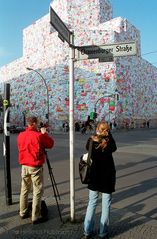 FOTOGRAFEN ÜBER DIE SCHULTER GESCHAUT