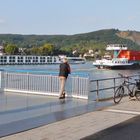 Fotografen und Schiffe, an und auf dem Rhein, in Remagen