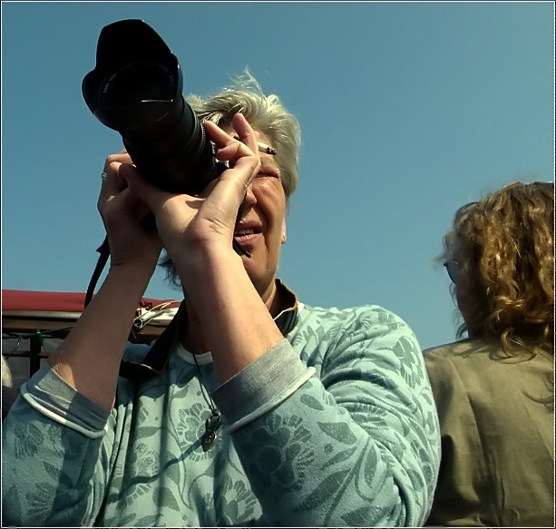 Fotografieren,rauchen und die Balance halten....