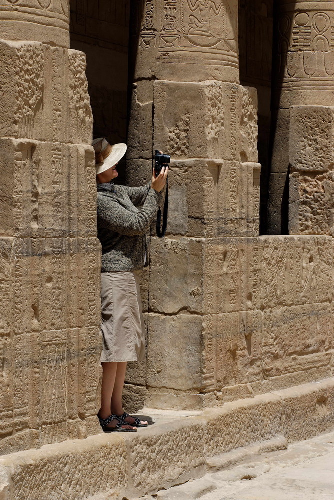 Fotografin im Philae Tempel