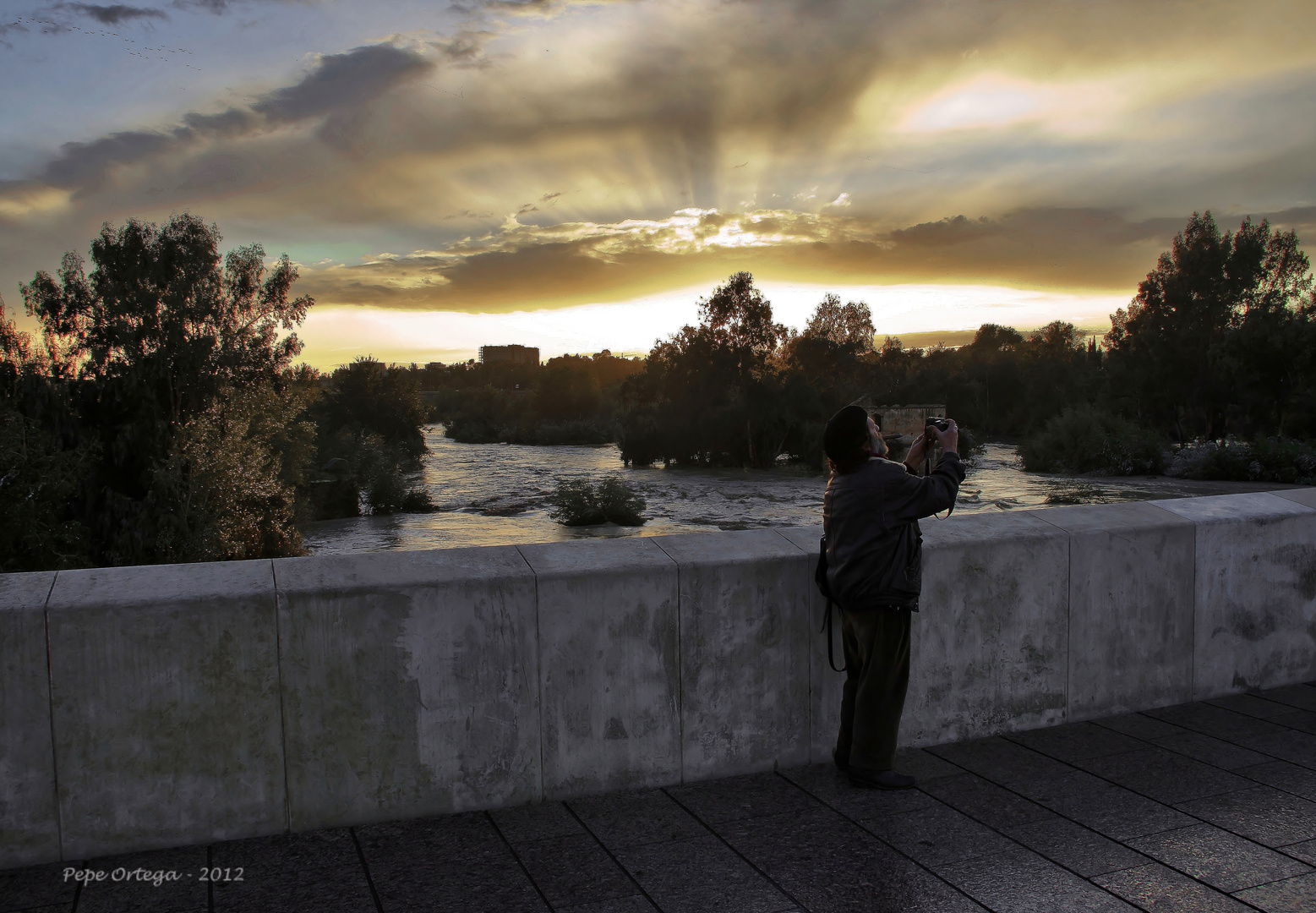 Fotógrafo al atardecer