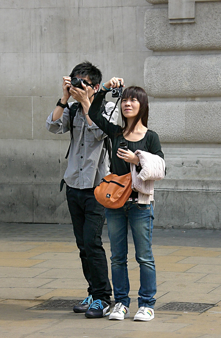 fotographing asiatic couple.