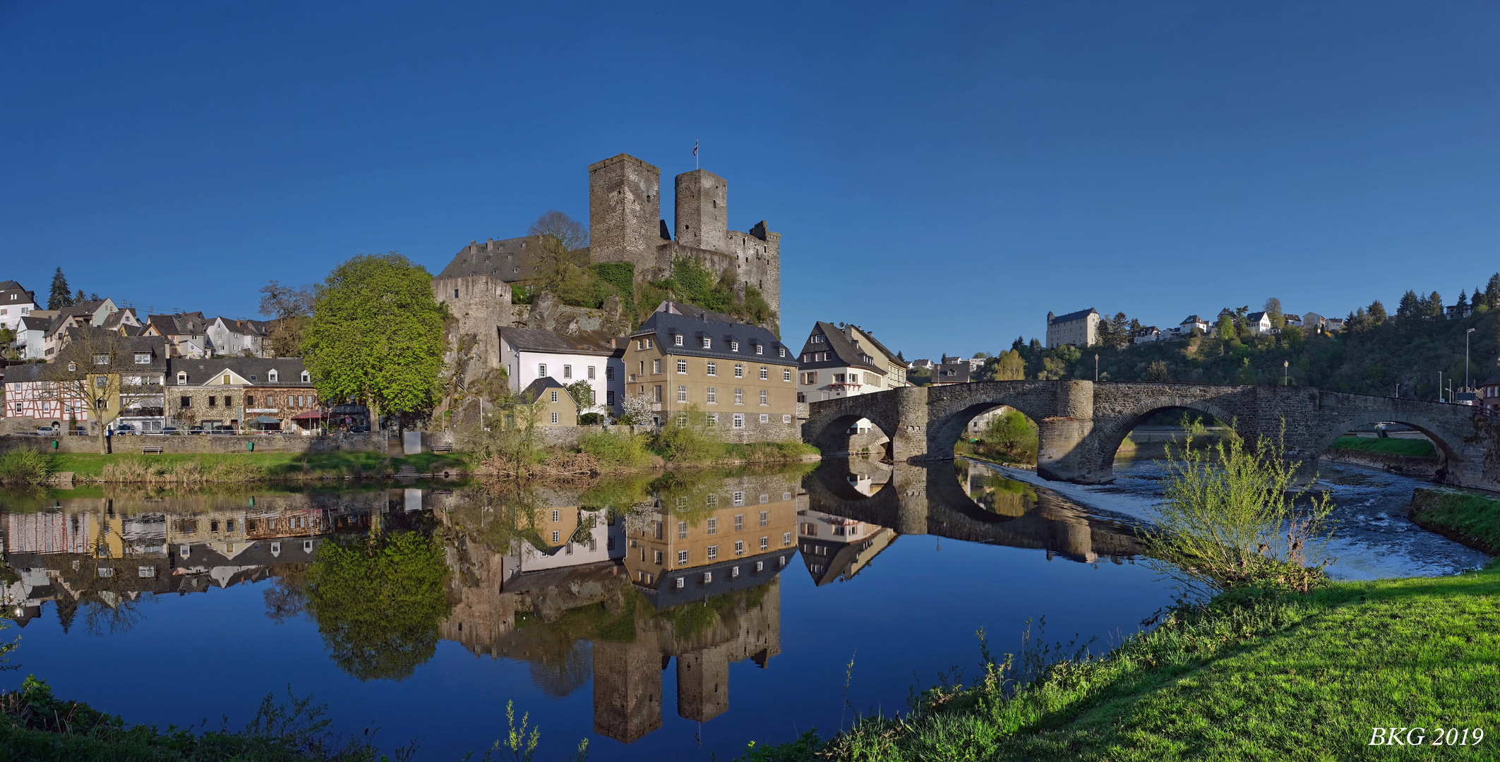 Fotoprojekt 63 Minuten Limburger Becken, Hier Mittelalterskyline Runkel-Schadeck 