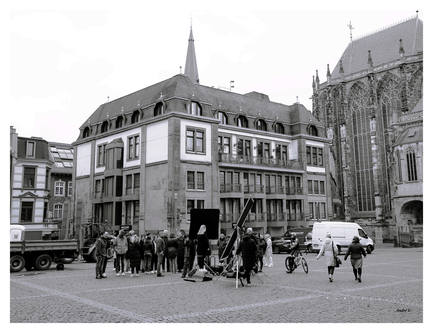 Fotosession vor dem Aachener Dom