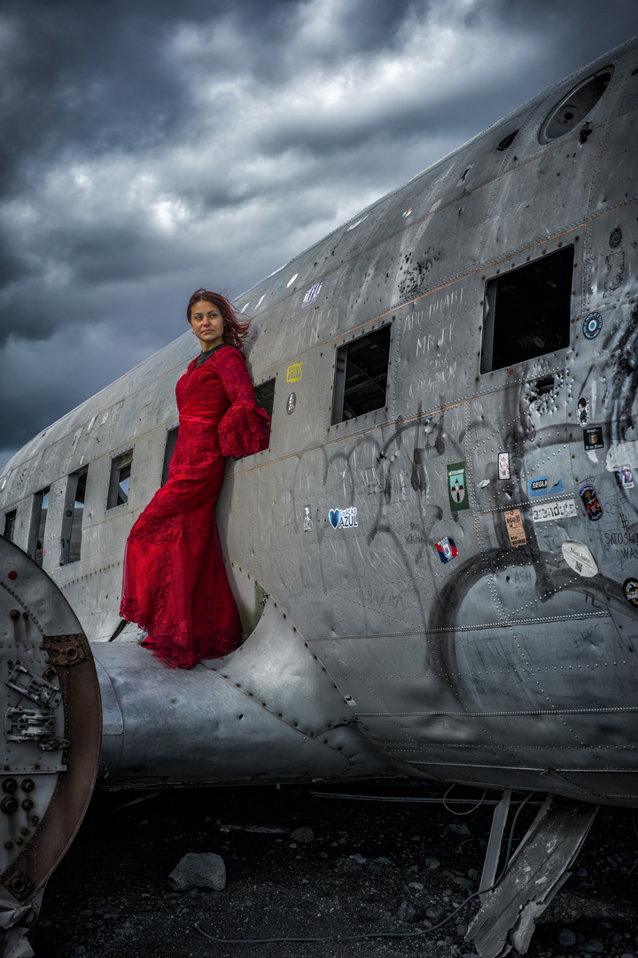 Fotoshooting am Flugzeugwrack auf Island