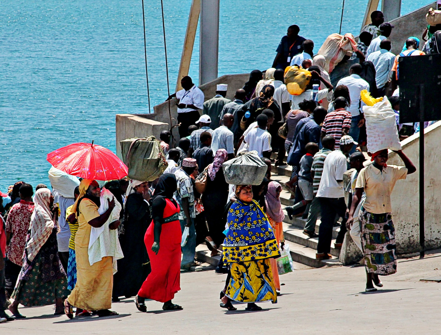 foule pour le bac à Mombasa