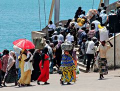 foule pour le bac à Mombasa