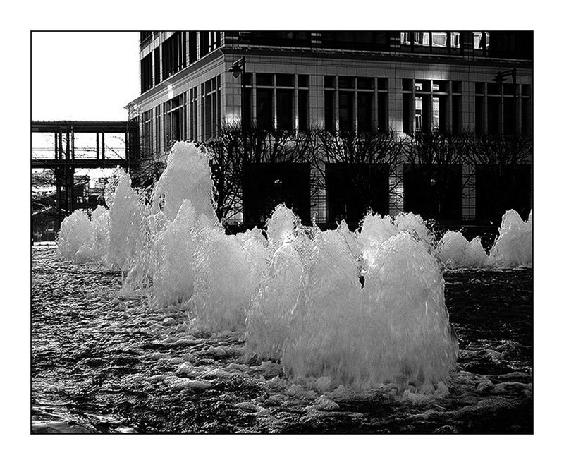 Fountain, Canary Wharf, London