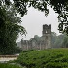 Fountains Abbey im Regen - eine Szene wie bei Tarkovskij