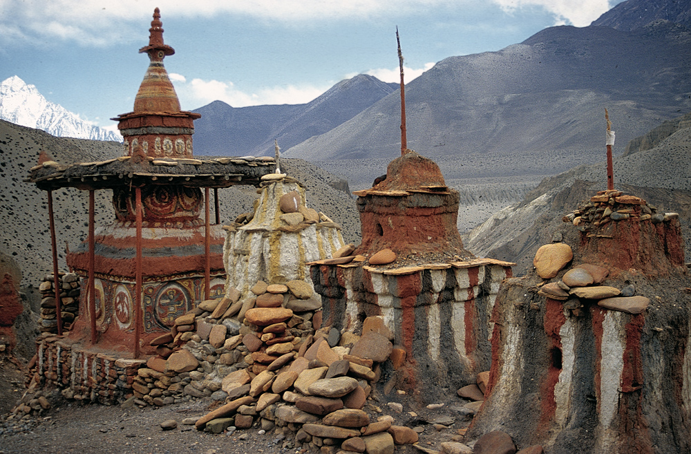 Four chorten on the track