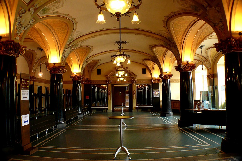 Foyer der historischen Stadthalle in Wuppertal