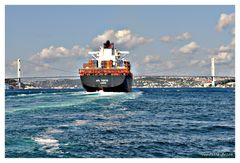 Frachter auf dem Bosporus