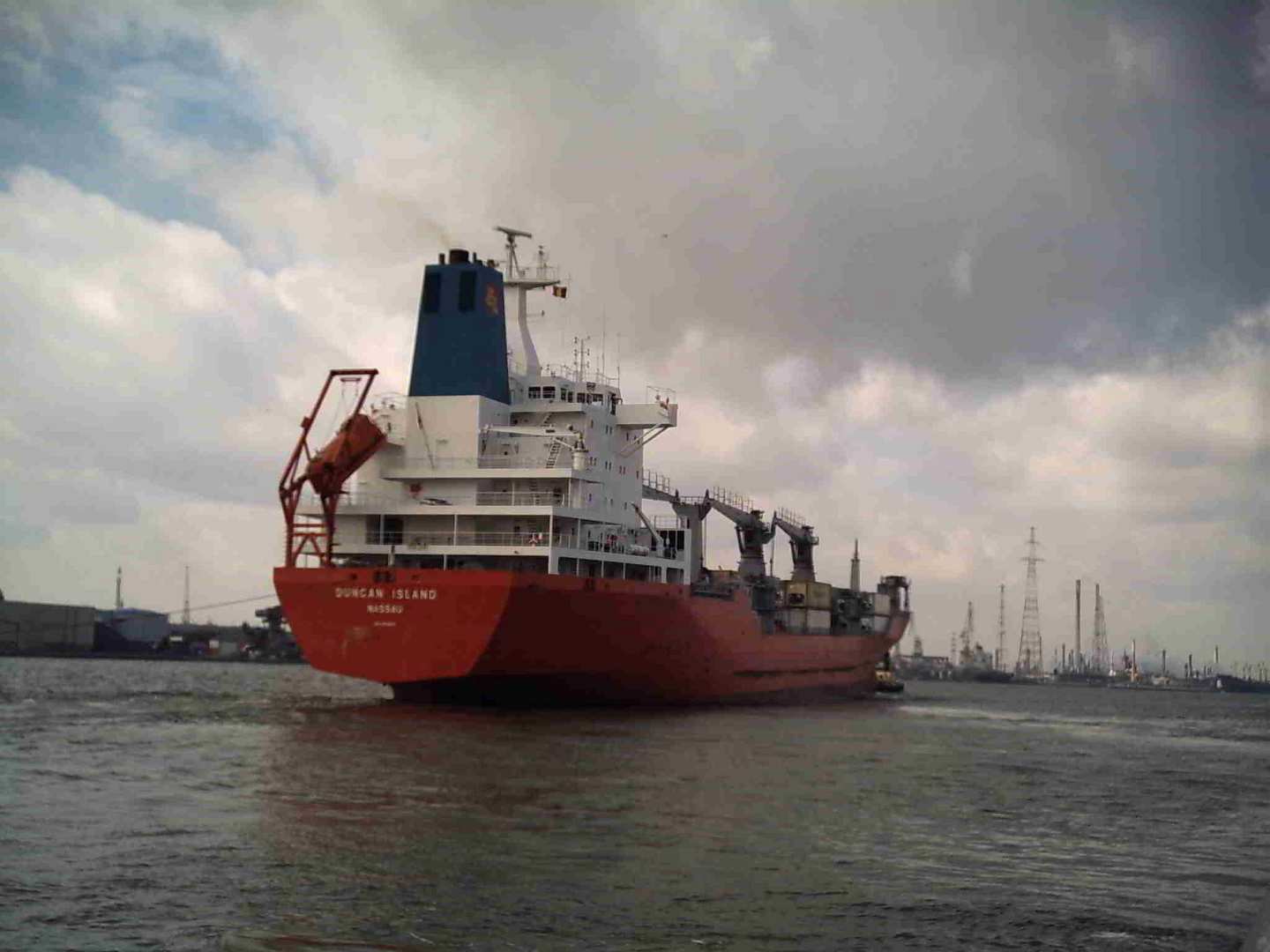 Frachter im Hafen von Antwerpen