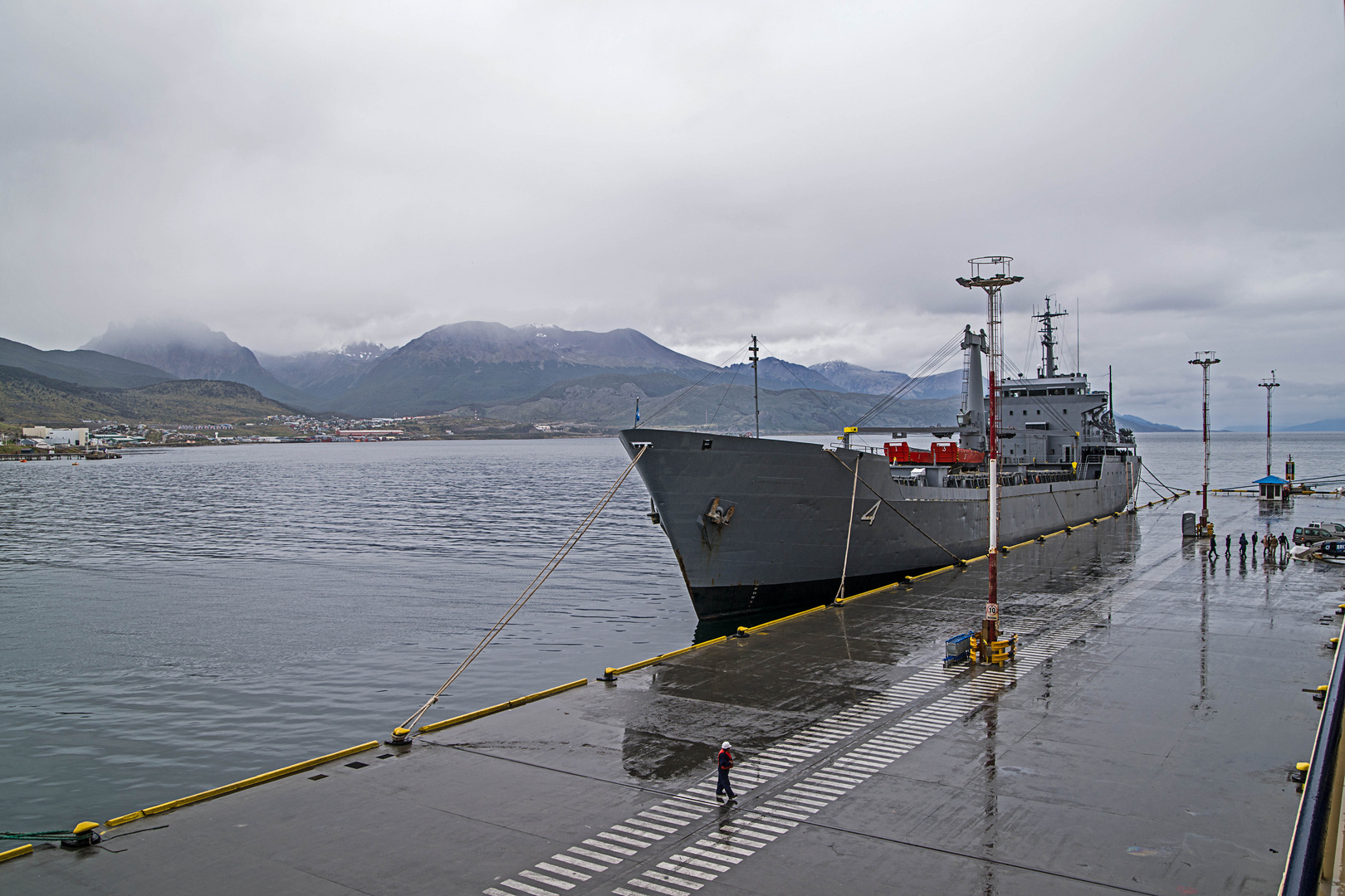 Frachter im Hafen von Ushuaia