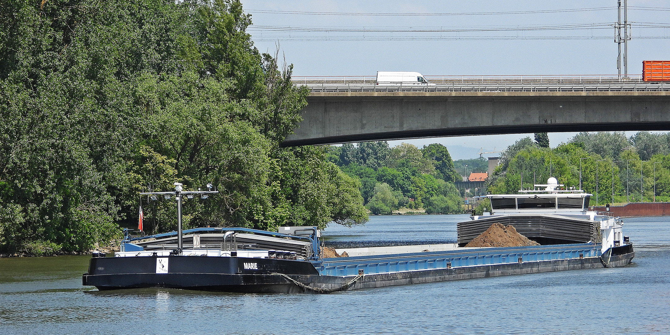 Frachter MARIE auf dem Main Höhe Ölhafen Raunheim