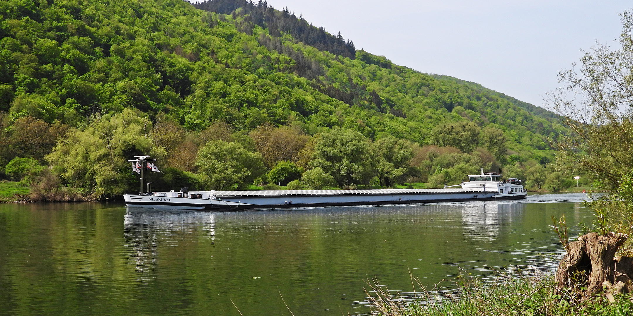 Frachter MILWAUKEE auf der Mosel