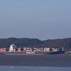 Frachter vor Blankenese