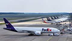 Frachtflieger auf dem Flughafen Köln/Bonn