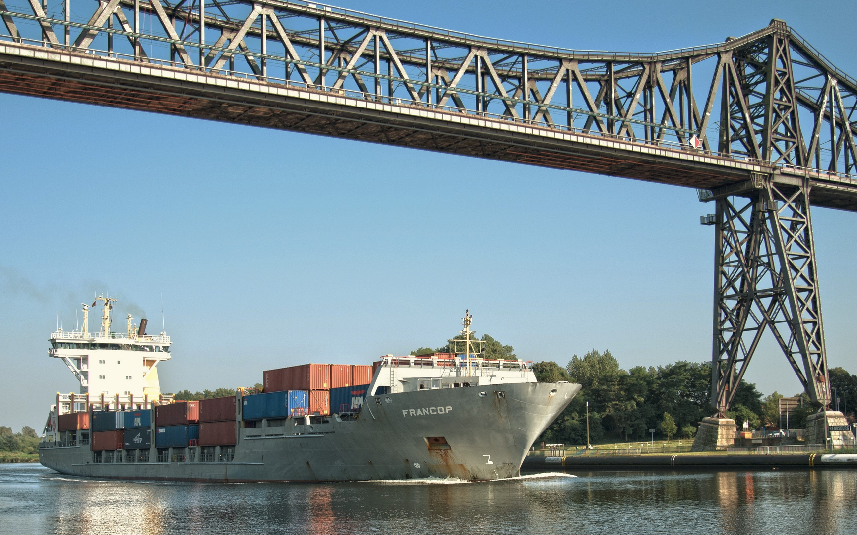 Frachtschiff am NOK bei Rendsburg