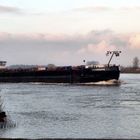 Frachtschiff auf dem Niederrhein