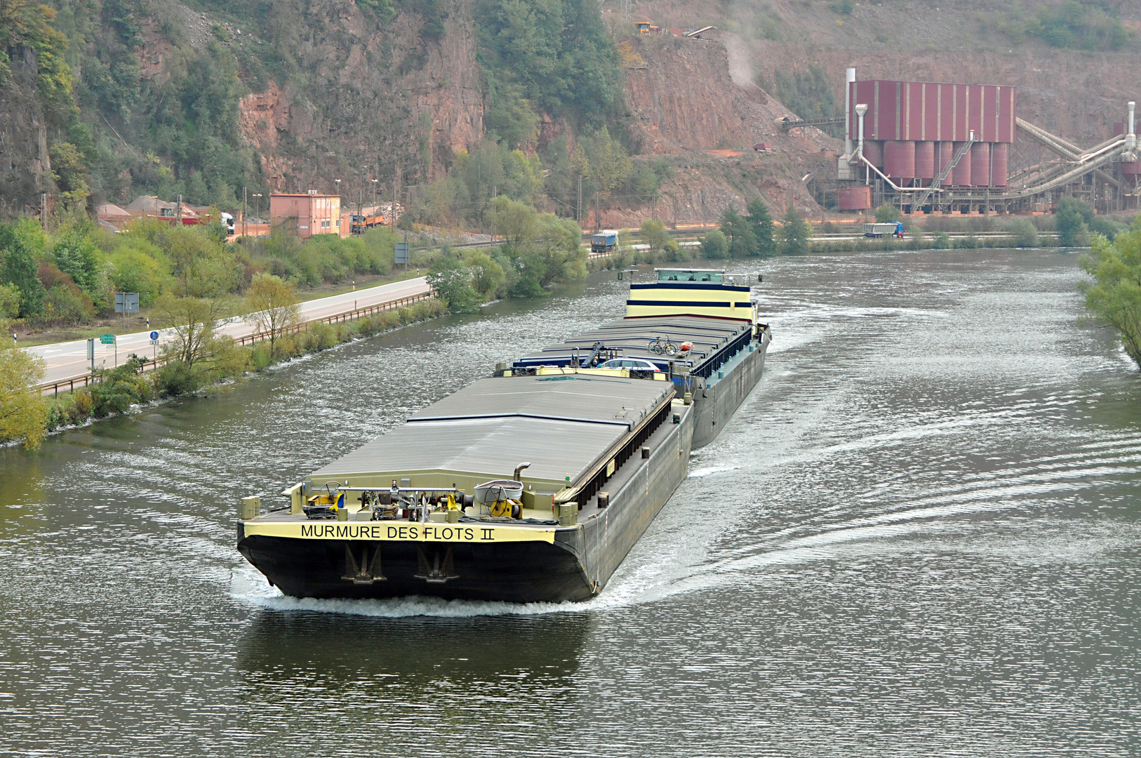 Frachtschiff "Murmure des Flots II" am Steinbruch in Taben